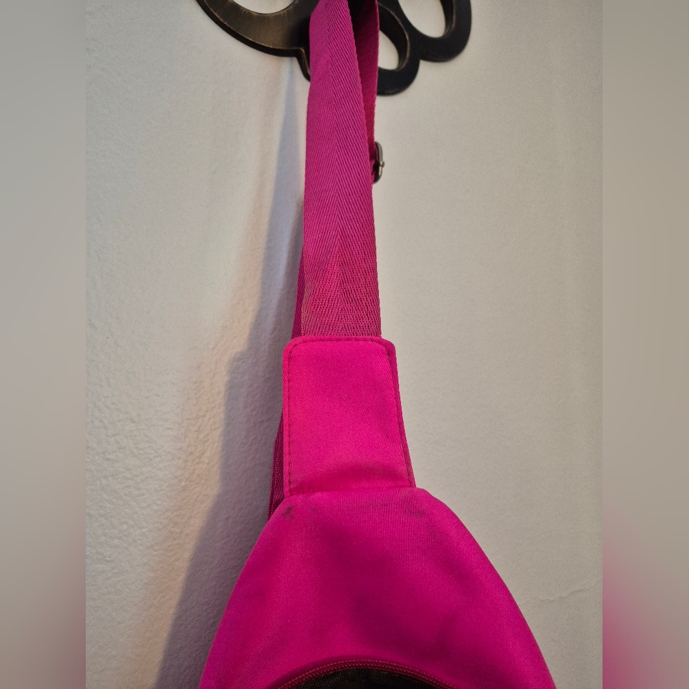 30-UV NEON HOT PINK SLING BAG PURSE - Picture 4 of 9